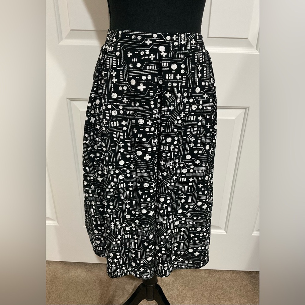 LuLaRoe 3XL Black and White Madison Midi Skirt